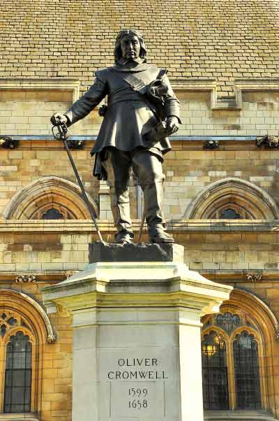 16-Oliver_Cromwell_statue,_Westminster